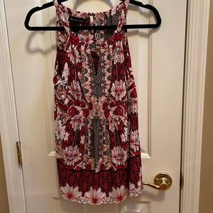 Ladies INC sleeveless keyhole front multi color blouse, size L.